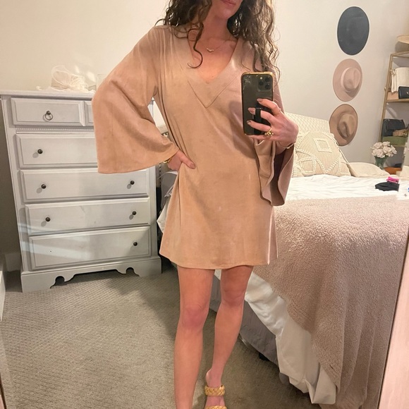 ADORABLE suede mini dress with *Bell Sleeves* - Picture 5 of 8